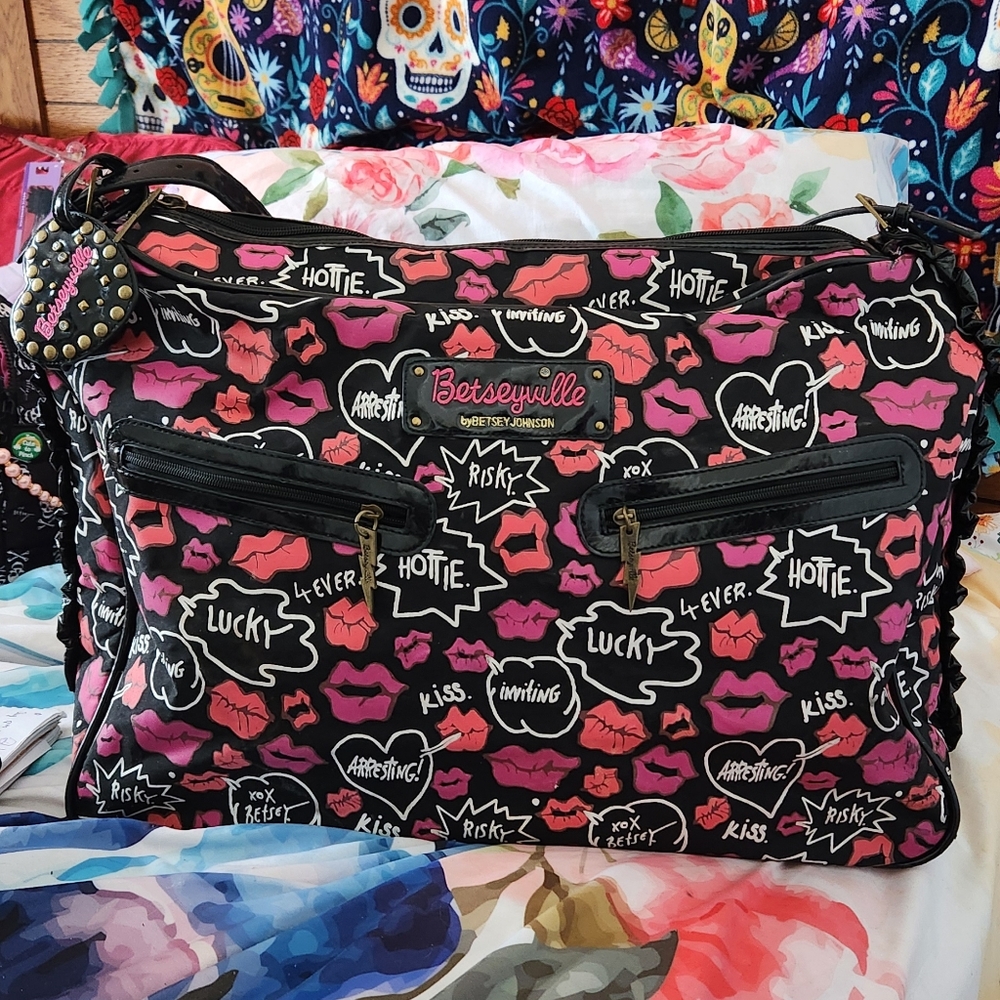 Betsy Johnson Friskie Lips Hobo